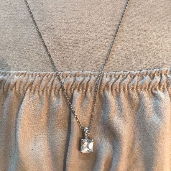 Cubic zirconia and silver necklace - Picture 2 of 4